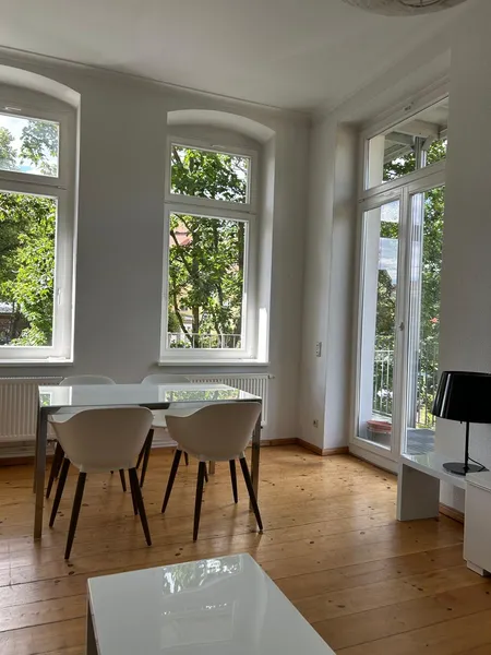Möblierte Altbauwohnung in bester Kiezlage am Mauerpark // Furnished Apartment near Mauerpark — photo 1